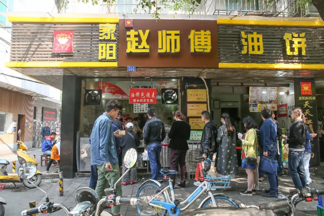 排队两小时，吃饭十分钟？传说中的老字号，真的值得排队吗？