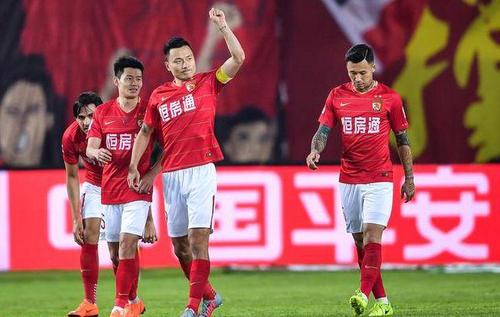 郜林破僵局恒大显霸气,郜林斯曼足球