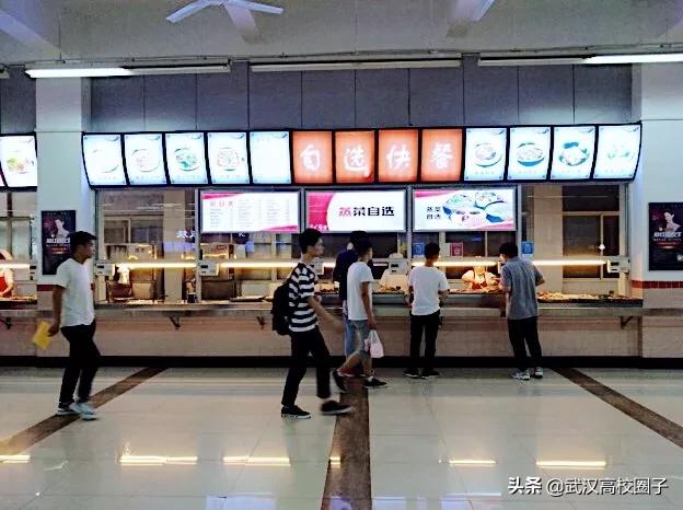 全武汉只有这所大学校门上跑火车，以前嫌弃现在却又舍不得