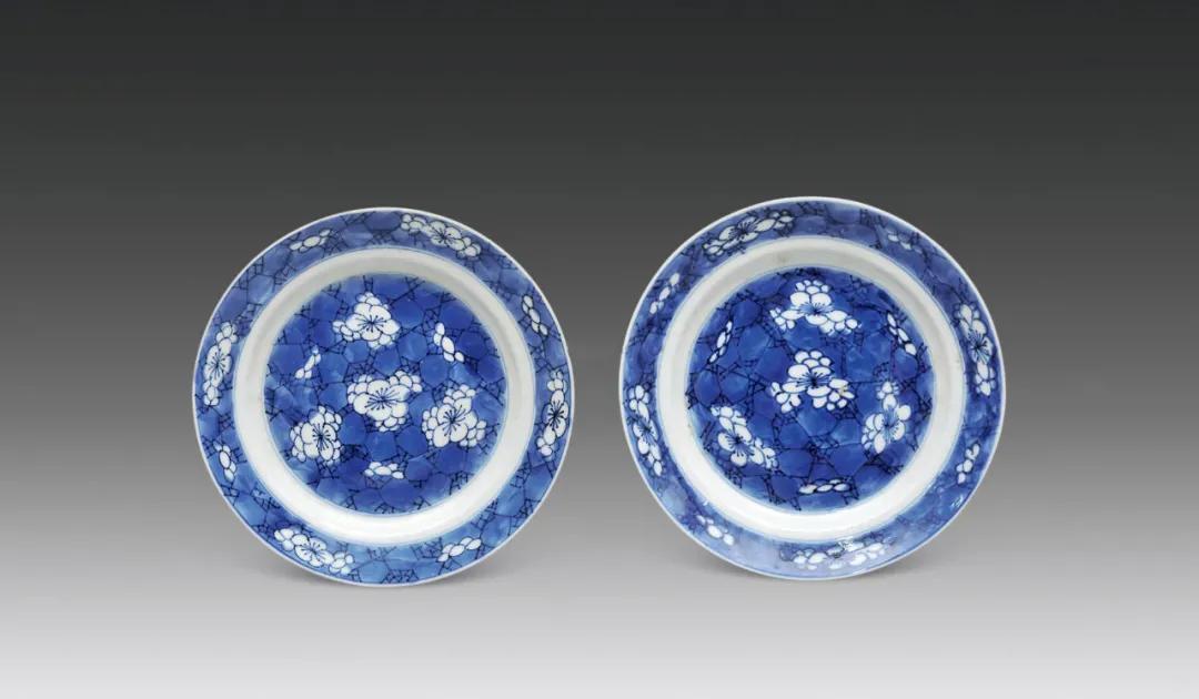 中国人喜欢的瓷器,康熙款青花加彩冰梅纹罐