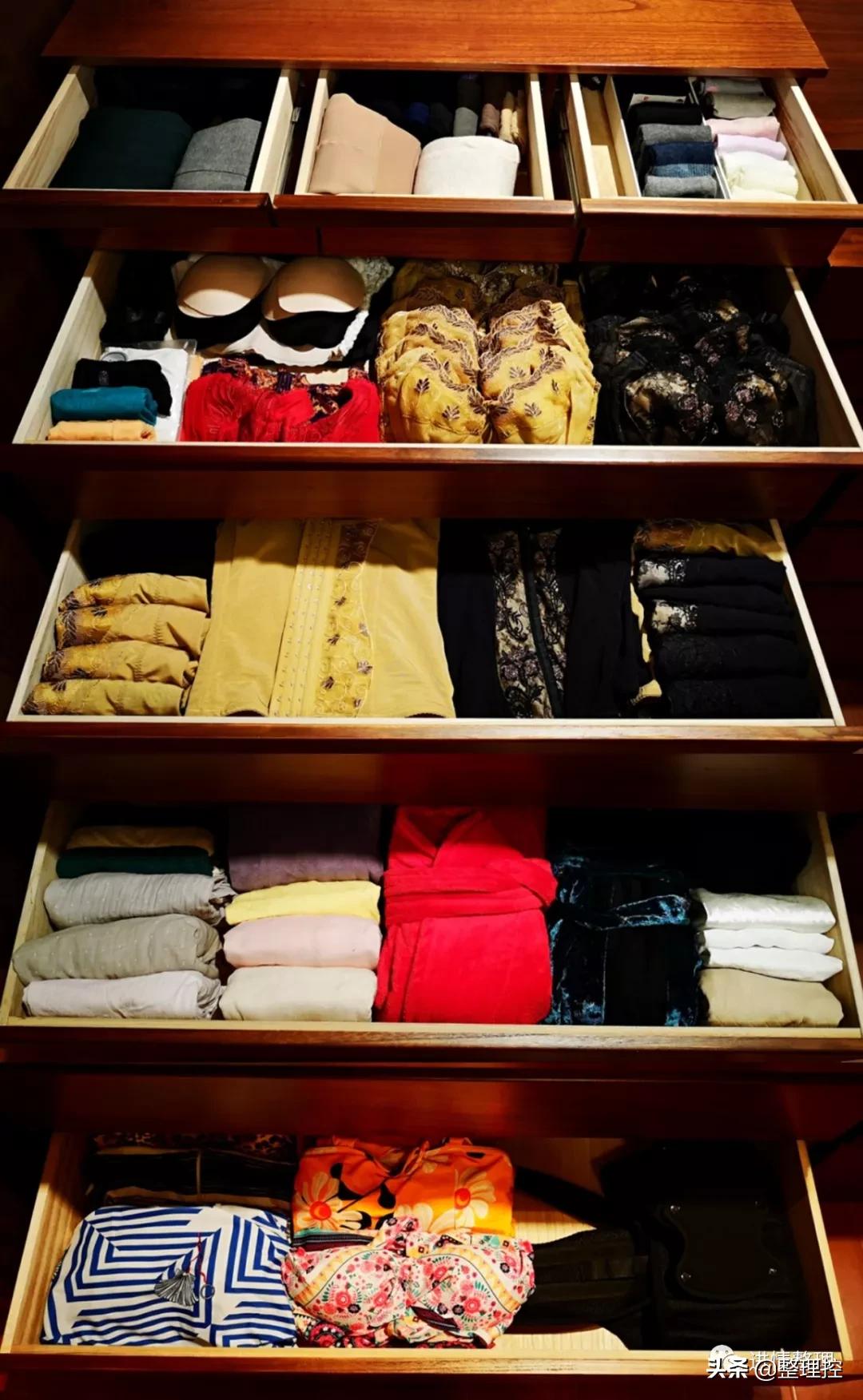 帽子围巾包包收纳方法,带帽子运动衣收纳法