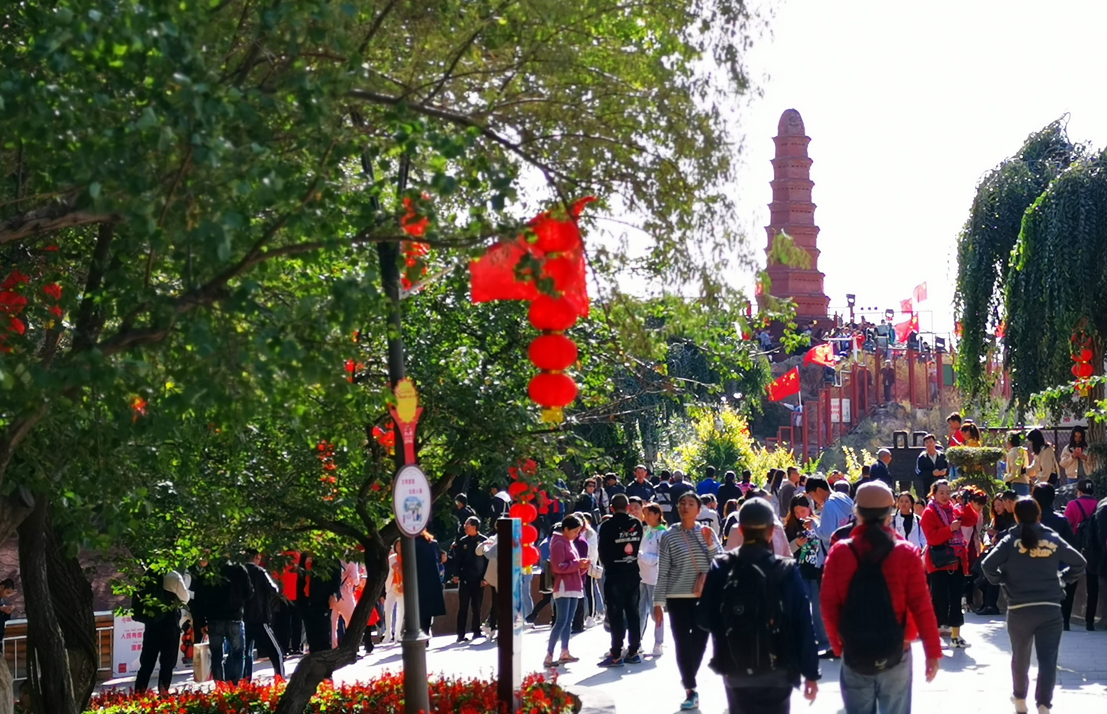 上半年新疆旅游业井喷式增长,新疆全域旅游发展趋势