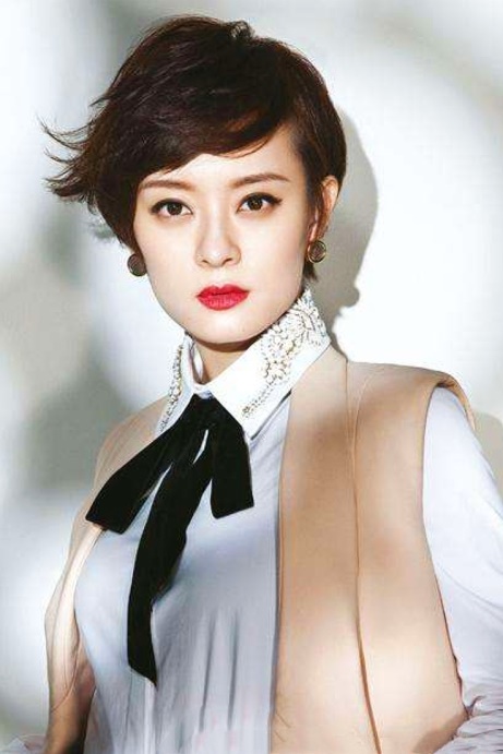 50岁女人发型别留老一套！试试这3款烫发，儿媳妇都夸年轻