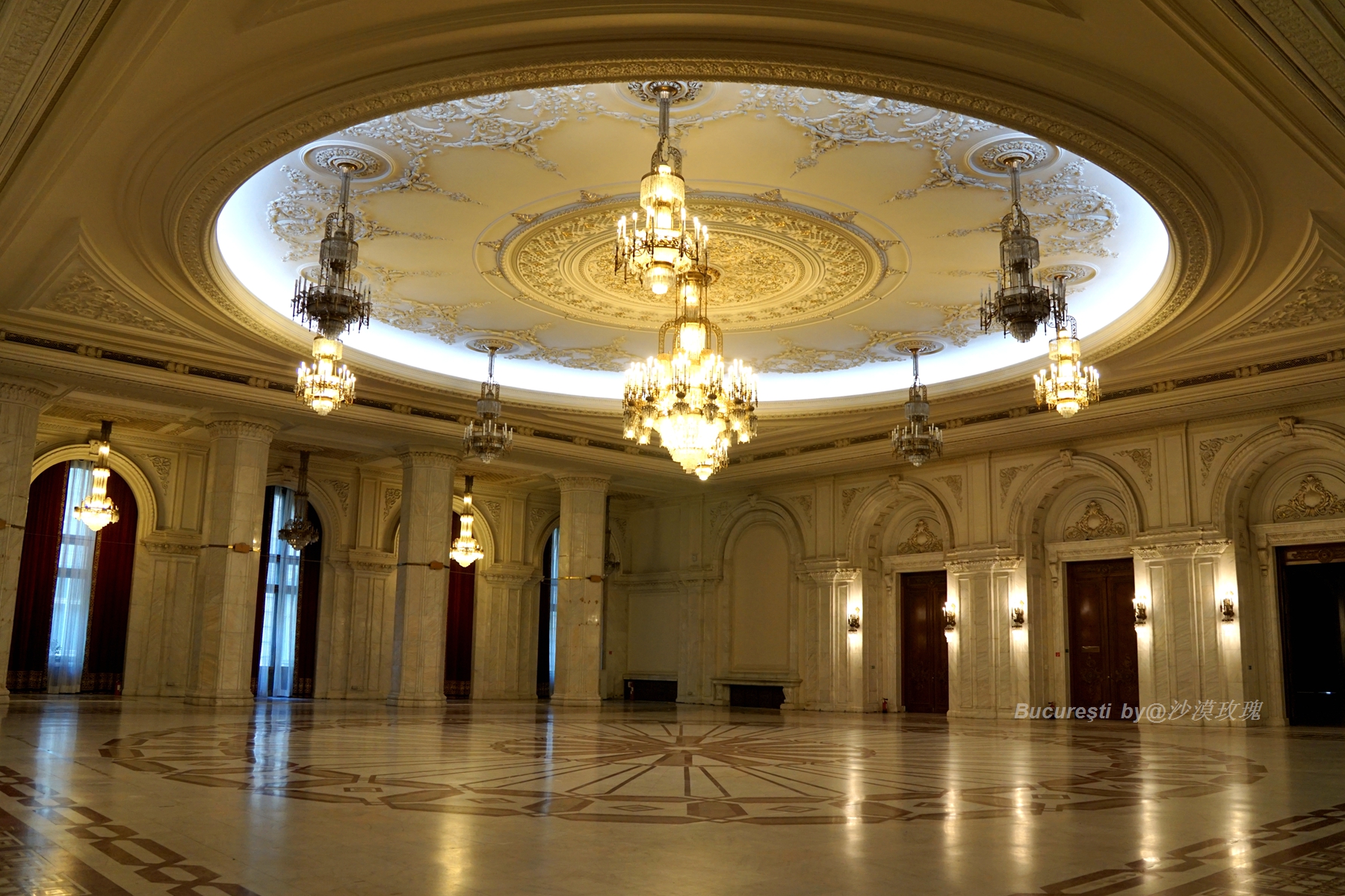 耗资100多亿的建筑里面非常壮观,耗资2亿最丑建筑