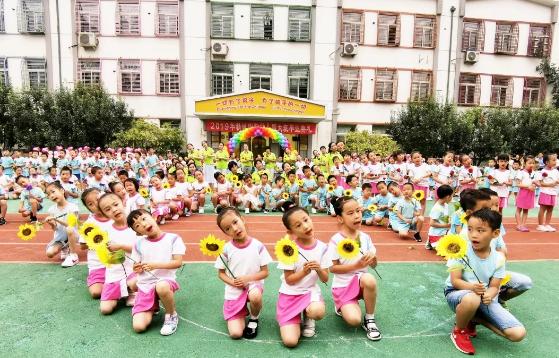 放飞梦想筑梦成长幼儿园毕业典礼,放飞梦想扬帆起航幼儿园