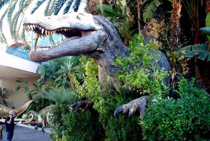 寻找侏罗纪世界中的火山岛,和“驯龙高手”一起拯救史前小短手!