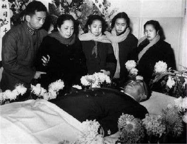历史上的罗元帅,罗老先生去世后留下两儿一女