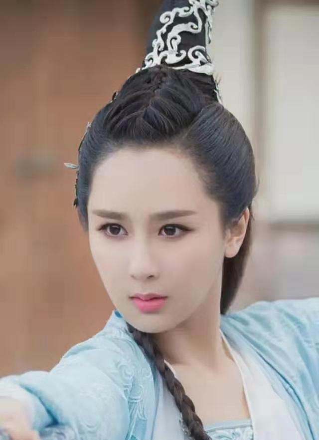 杨紫新发型八字刘海,杨紫的新发型刘海