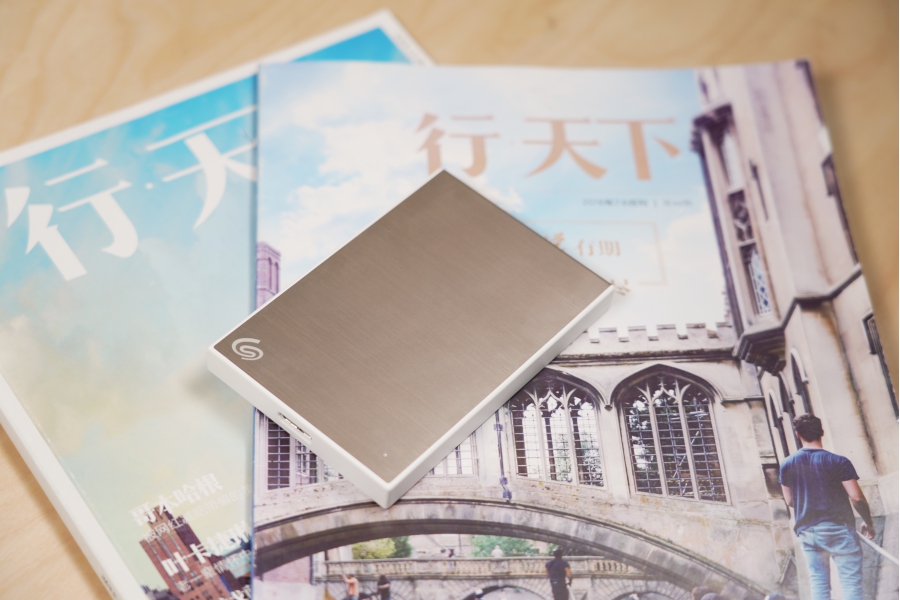 希捷铭系列和希捷桌面移动存储3.5,希捷铭系列移动硬盘买1t还是2t的