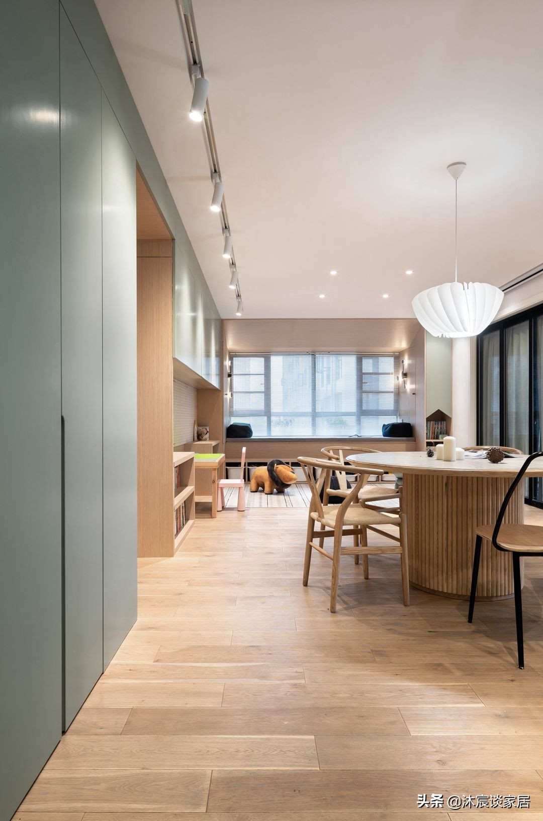 她的新家,告别笨重的家具,让客厅“大”起来!网友:真是学到了