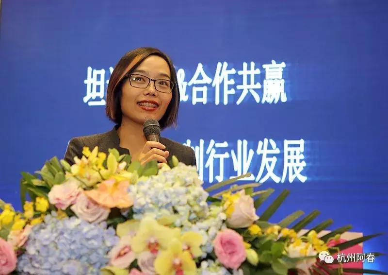 超百图再现2018年服装圈内那三十道靓丽风景……