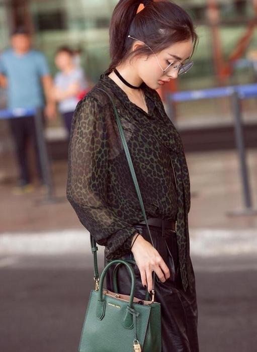 杨幂2020年推荐mk包,杨幂推荐的包包香奈儿的