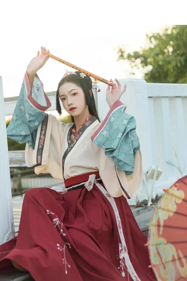 汉尚华莲汉服爆款,华莲红汉服