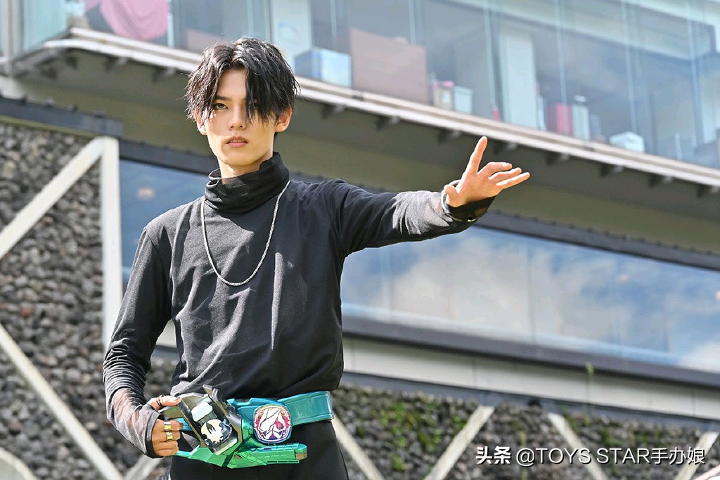 《假面骑士利维斯》原本要退场的他，竟然成为了三骑