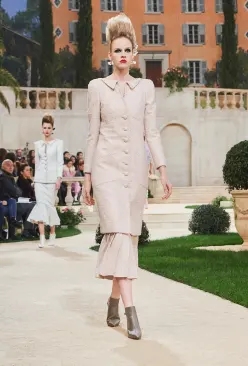 chanel香奈儿1995年时装秀,chanel香奈儿2015高级时装秀