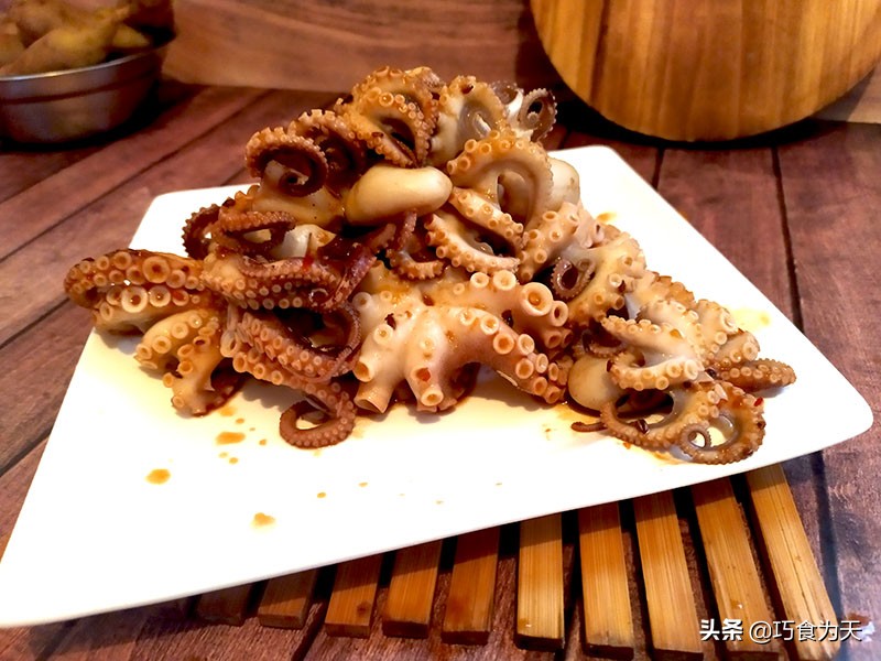 章鱼怎么煮比较脆,章鱼最好吃的做法不放辣椒