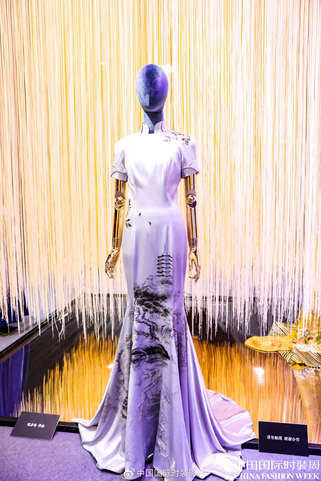 用丝线牵引时尚|“天锦地绣·华夏大美”刺绣艺术展精彩纷呈