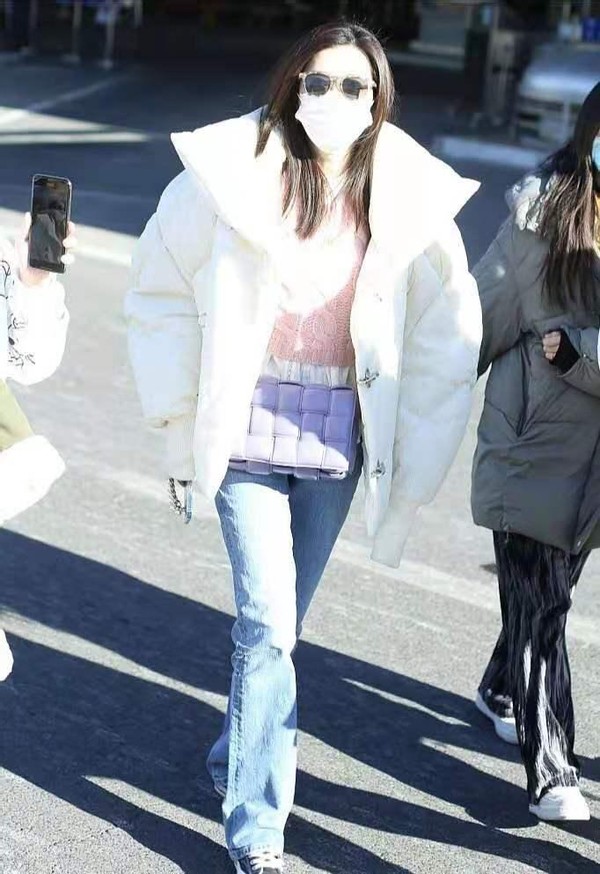 过年穿白色羽绒服,过年穿白色羽绒服好吗