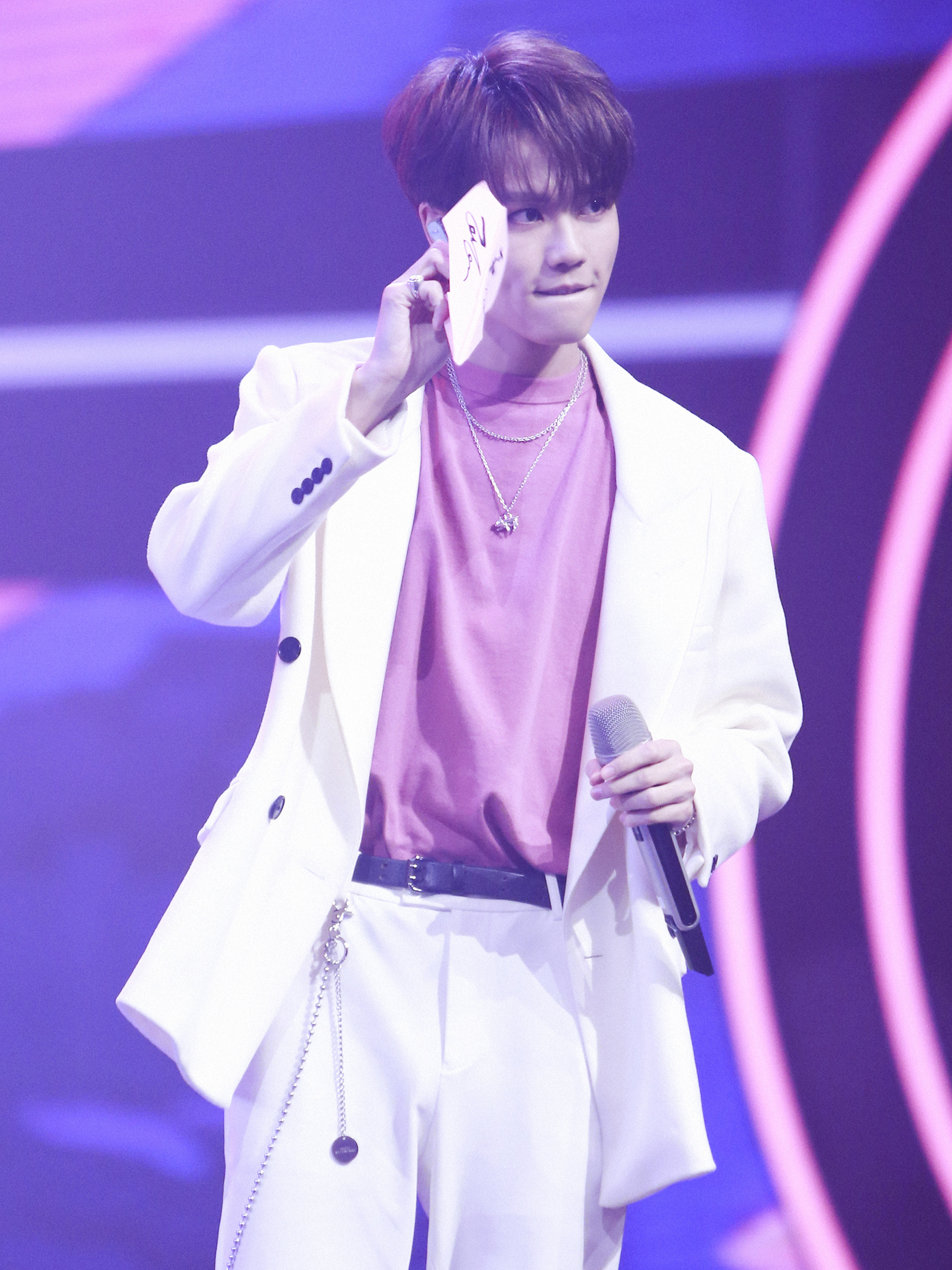 林彦俊湿发造型,林彦俊的穿搭是男生标准吧