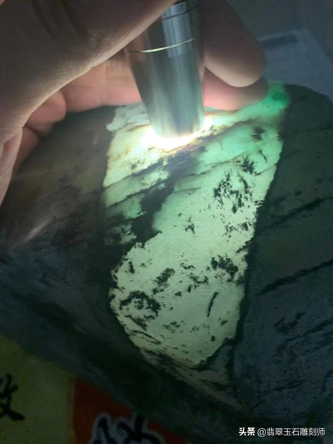 我典当了二十个翡翠手镯，换来了拜鉴定专家为师的机缘奇遇