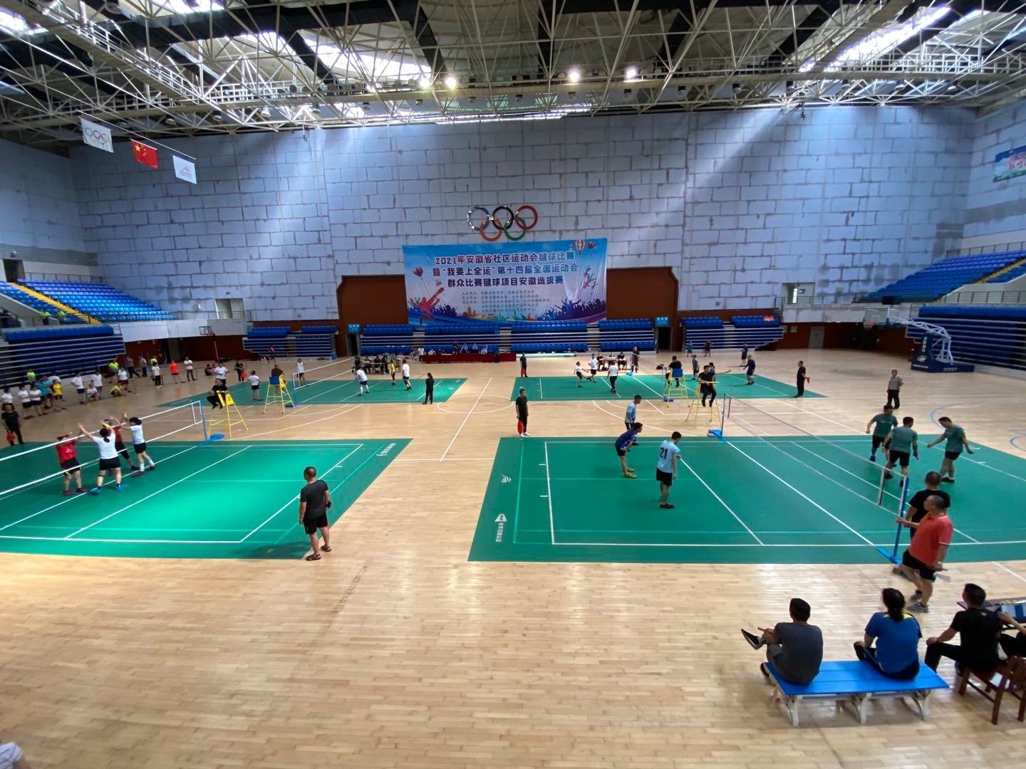 小小毽球空中飞舞,让毽球飞起来