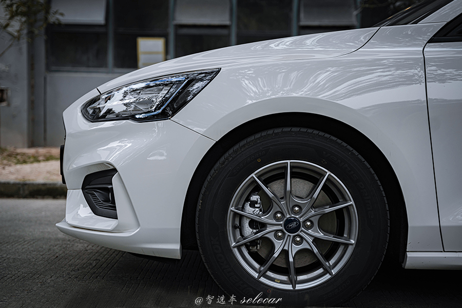 2021福克斯ecoboost180两厢,福克斯2021款三厢180自动锋潮型