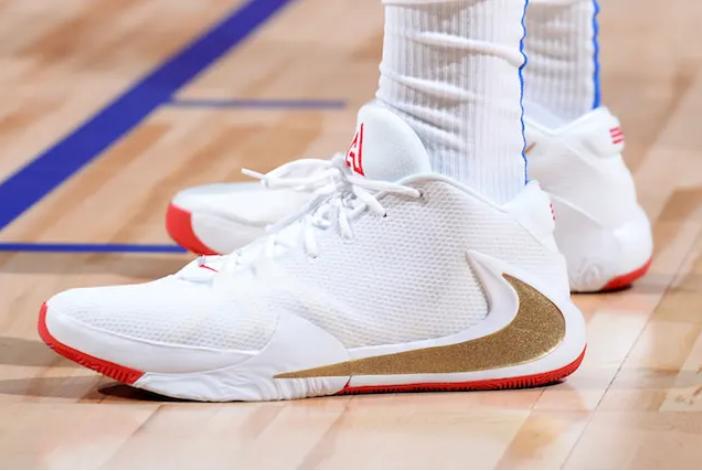 谁才是夏季联赛鞋王？字母哥的哥哥也有签名鞋老詹上脚球鞋扎眼