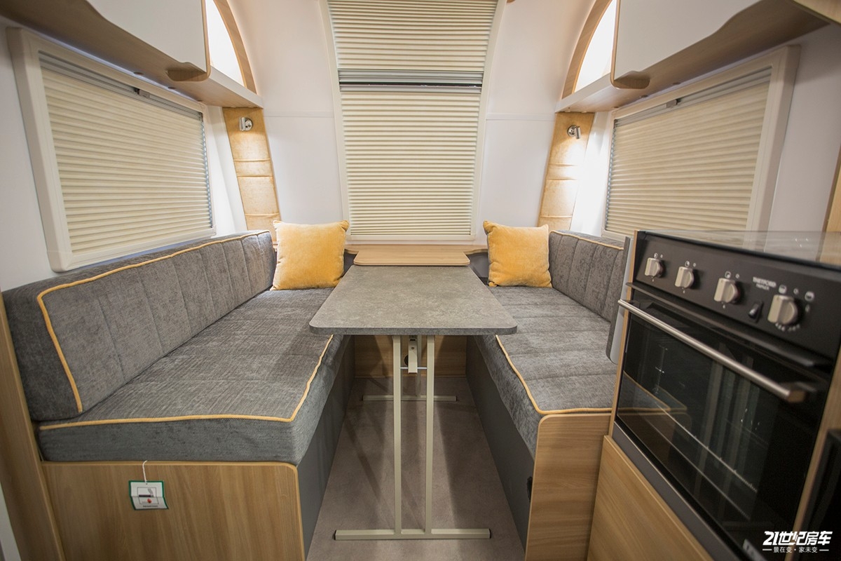 英国百丽d4,发现4拖挂式房车