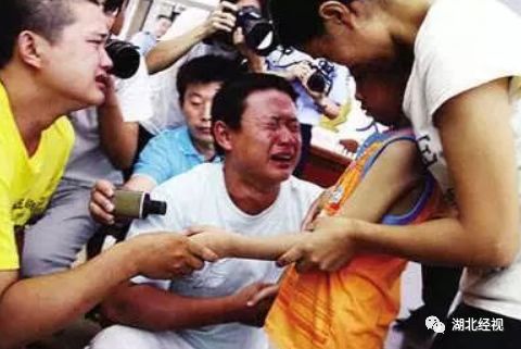 眼球被挖走了还能恢复吗,眼球被挖了还会活着吗