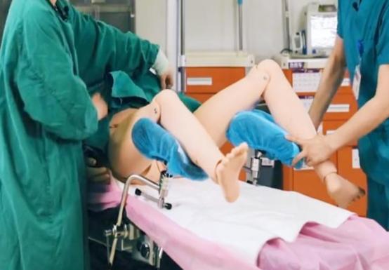 顺产妈妈全过程到底“疼”在哪？一组图带你明白：什么叫为母则刚