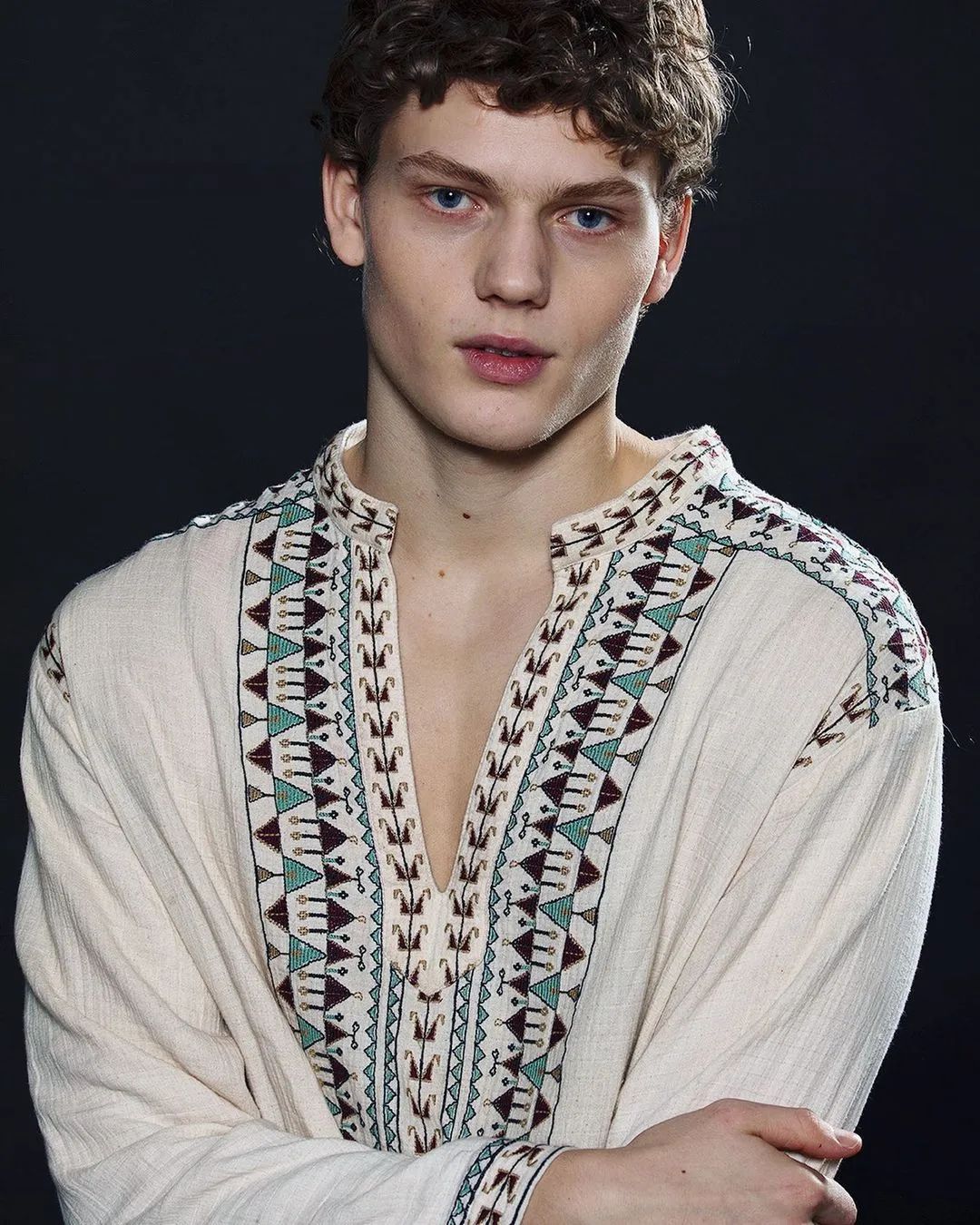 阿玛尼最新时装,男模特走秀阿玛尼