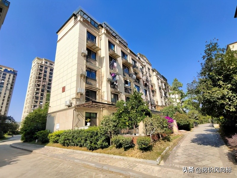 衢州市5-10年房龄，二手房挂牌价18086元，共计73个小区