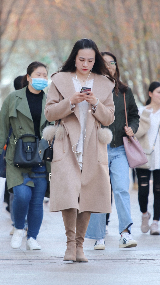 适合配中长款大衣的鞋子,冬季适合搭配大衣穿的鞋子