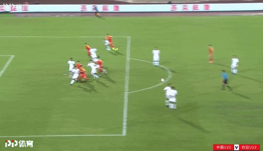 u23国足2-1马来西亚张玉宁点射,u22张玉宁完整视频