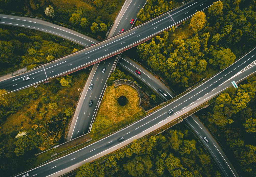 为什么美国城市看不见电线杆,为什么美国的城市没有绿化带