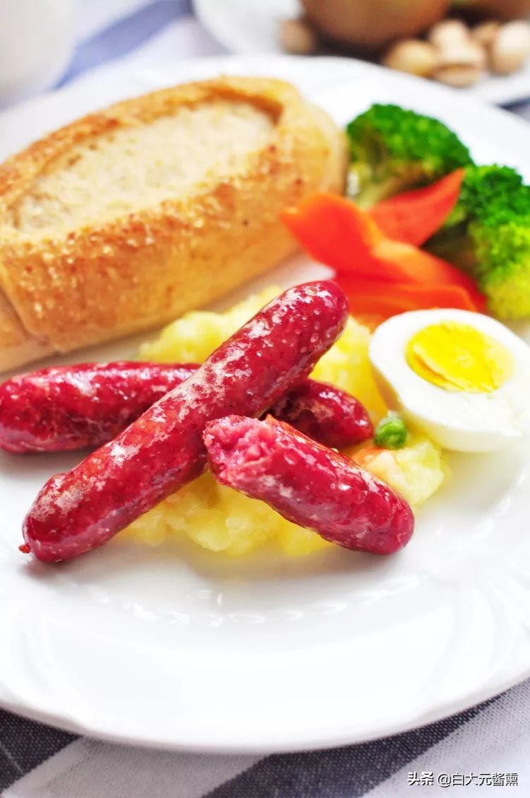 冬季香肠的做法最佳配方,年关将至熏腊肉灌香肠