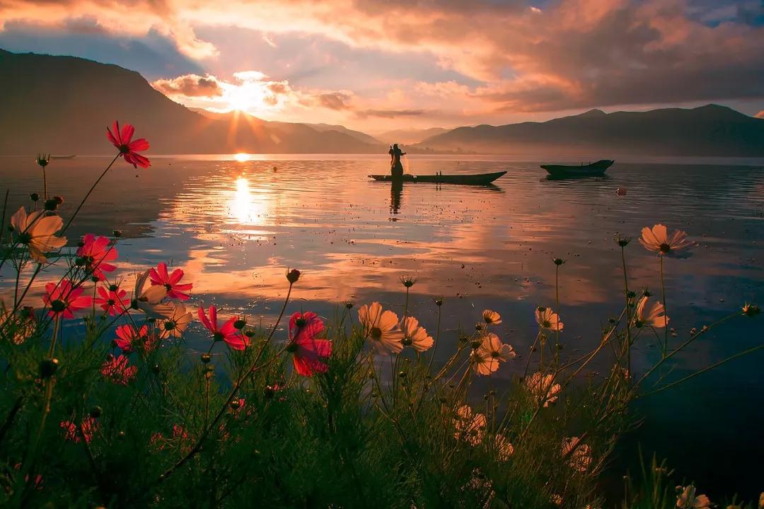 国内最适合一个人旅行的20个地方,一个人自驾旅行累了想回家