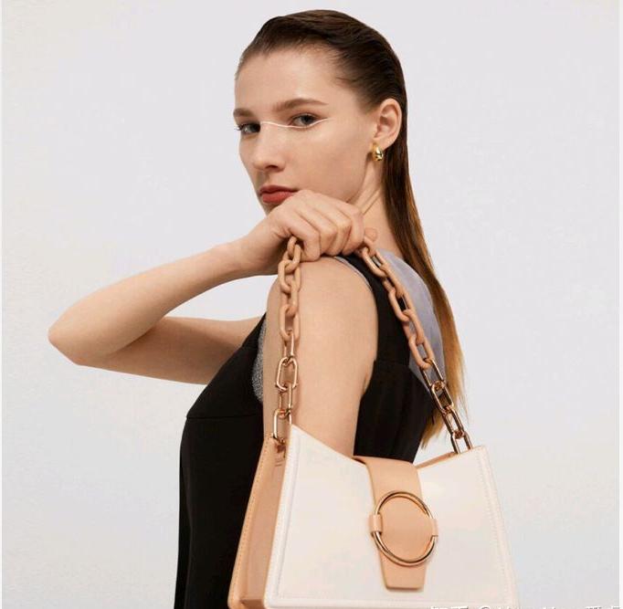 开春必备的大牌包包,春季必买的十款包