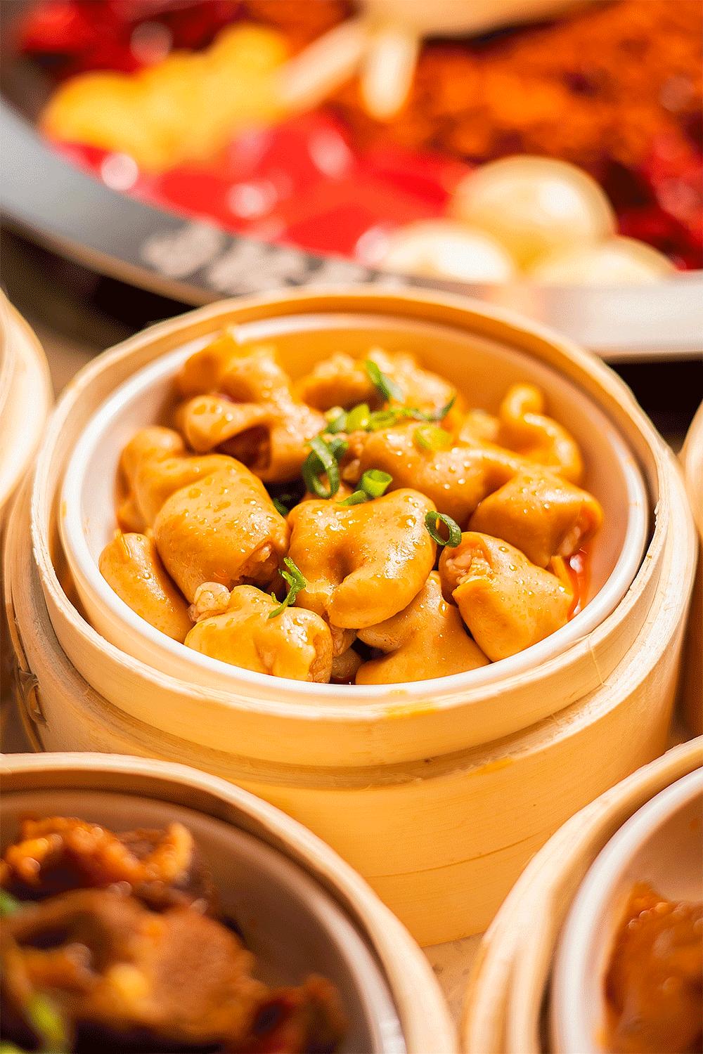 等位2000桌的“卤校长”杀进人广！女生来，免费吃