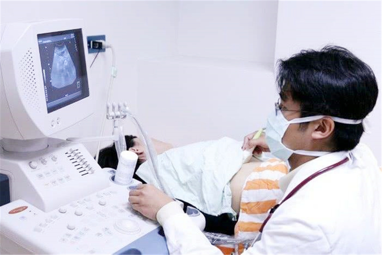 怀孕8周是不是看不出来双胎,怀孕8周还没有看到胎芽正常吗