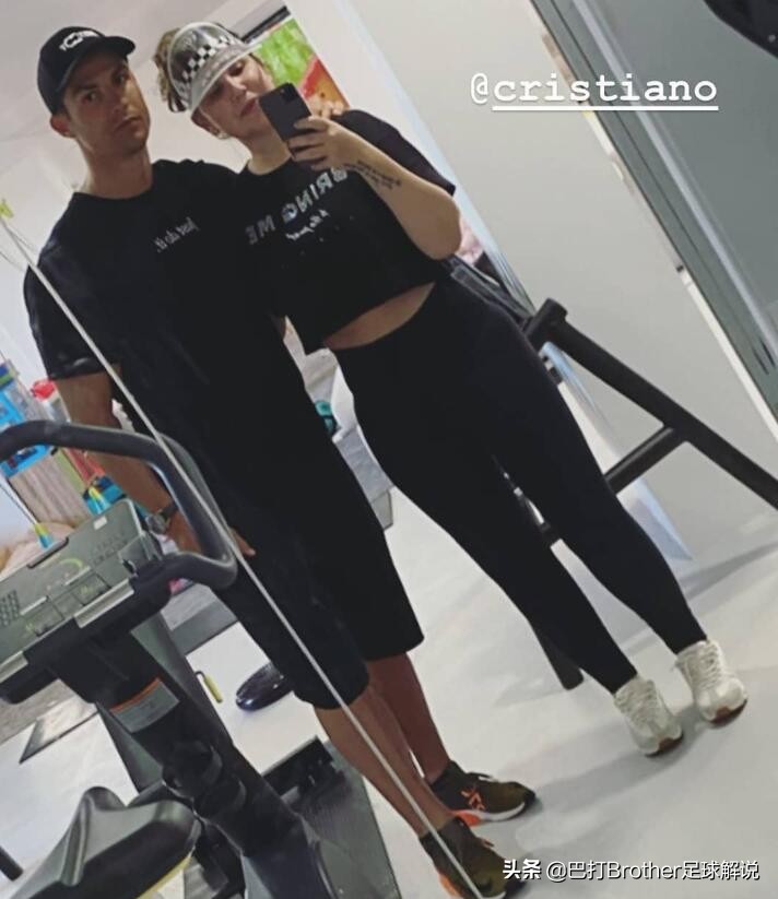 没闲着！C罗乔治娜遛娃细节力证非逃兵，家中隔离有了俩新工作