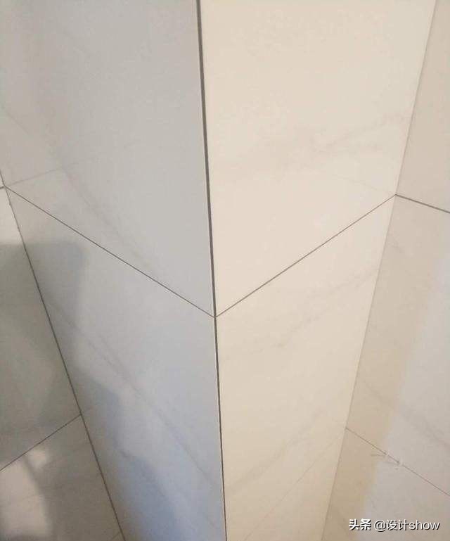 铺瓷砖过程中师傅忘了关水,瓷砖忘记埋线管如何处理