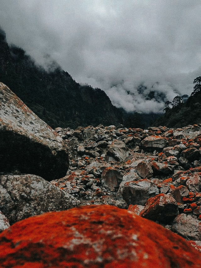 燕子沟红石滩景观,燕子沟景区攻略
