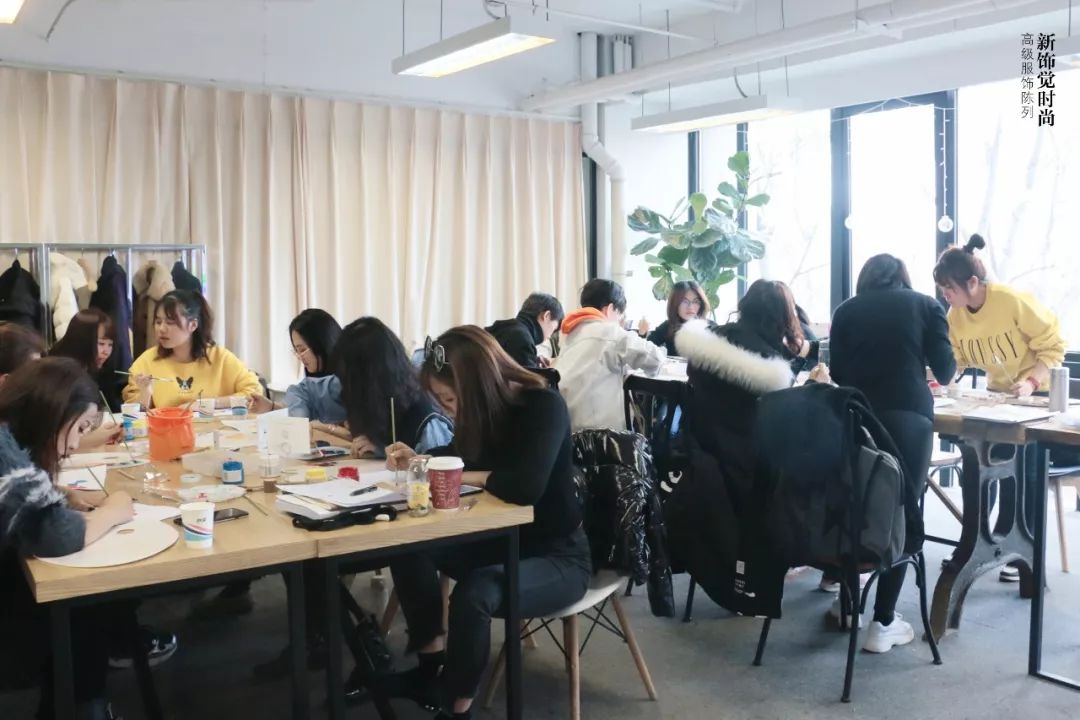 开一家品牌服装店,开一家男女服装店