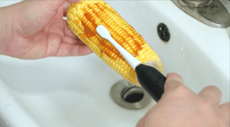 电动牙刷水里震动效果,电动牙刷刷牙的正确方法3d演示