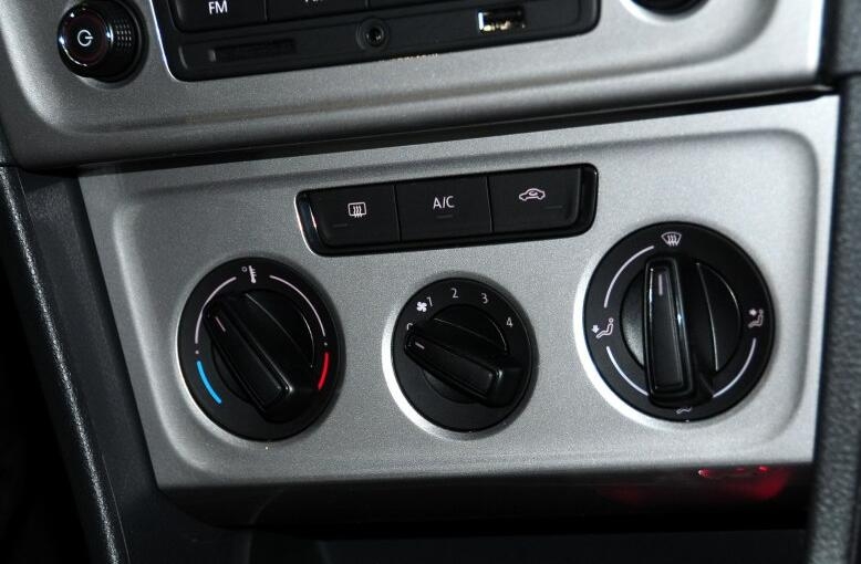 6年车龄的大众朗行值多少钱,朗逸两厢车和朗行有什么区别