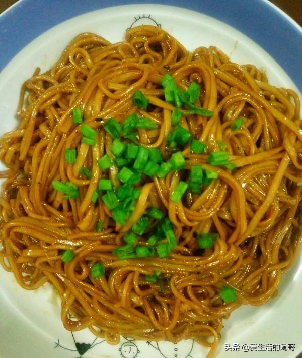 挂面怎么炒才能不会粘锅,煮挂面加盐放油防止粘锅