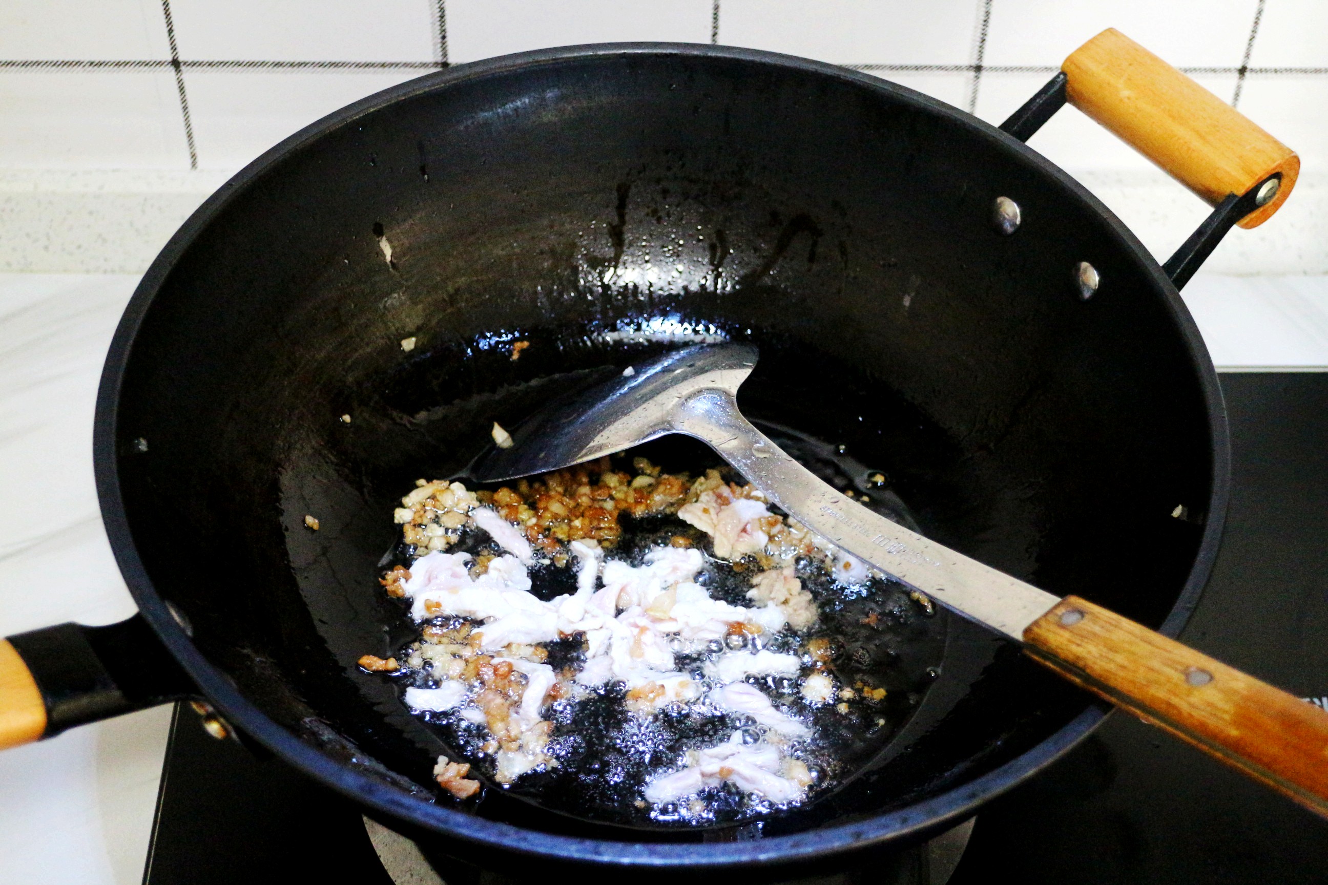 用湿面条不焯水如何做炒面,炒面专用面条不粘不坨