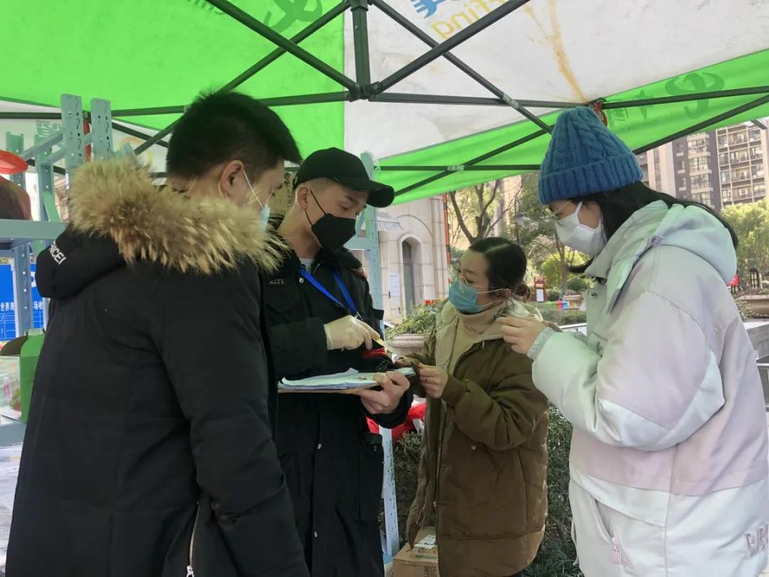 外防输入内防扩散社区,外防输入内防反弹学校防疫在行动