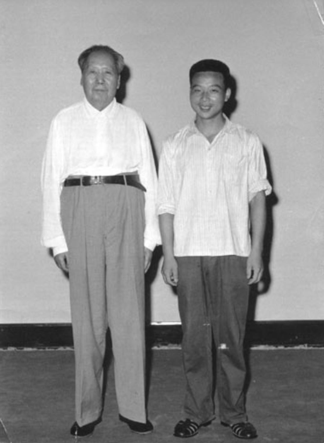 毛主席月薪多少？多次带头降低工资，还提议自己工资降为300元